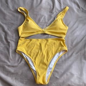Cupshe yellow bikini 💛 🍋 BNWT!